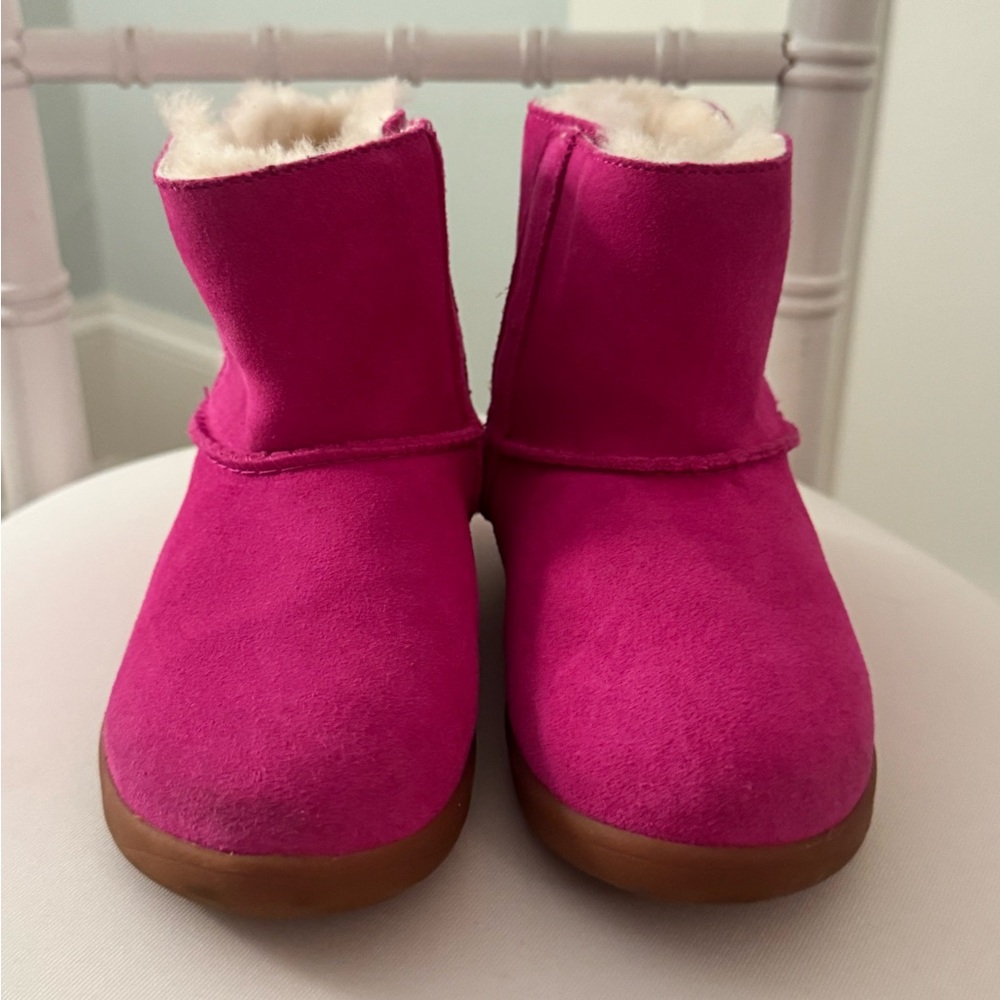 NEW UGG Kids Boots in Pink with Cream Lining - Picture 2 of 7
